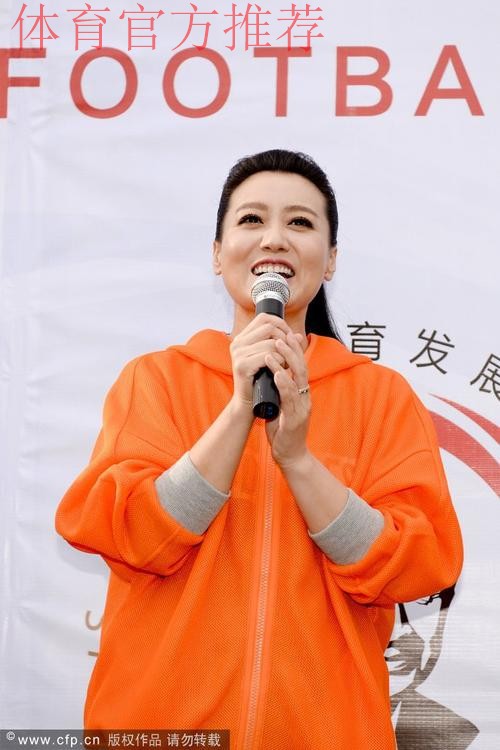 佩兰辅导小学生训练 形象大使谭晶同互动 佩兰辅导小学生训练 形象大使谭晶同互动